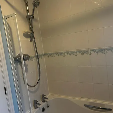 Apartament Brades Rise House - 3 Bedroom House With 2 Toilets With A Private Garden