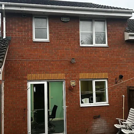 Brades Rise House - 3 Bedroom House With 2 Toilets With A Private Garden Apartament