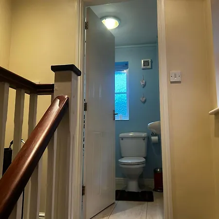 Brades Rise House - 3 Bedroom House With 2 Toilets With A Private Garden Birmingham