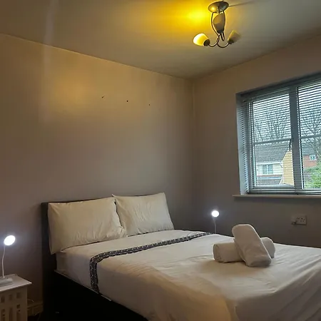 Brades Rise House - 3 Bedroom House With 2 Toilets With A Private Garden * Birmingham