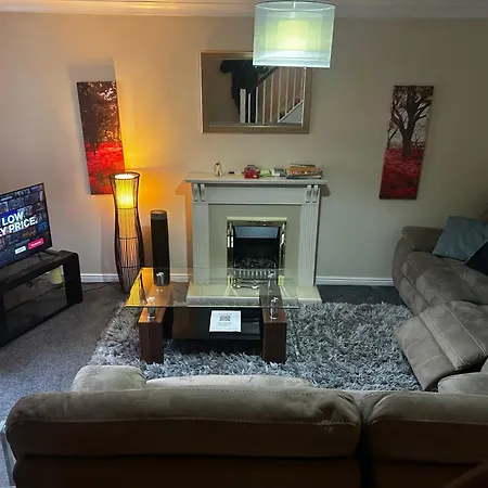 Brades Rise House - 3 Bedroom House With 2 Toilets With A Private Garden Birmingham