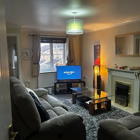 Brades Rise House - 3 Bedroom House With 2 Toilets With A Private Garden