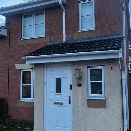 Apartament Brades Rise House - 3 Bedroom House With 2 Toilets With A Private Garden Birmingham