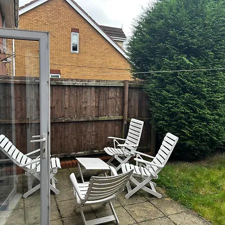 Brades Rise House - 3 Bedroom House With 2 Toilets With A Private Garden Apartament *
