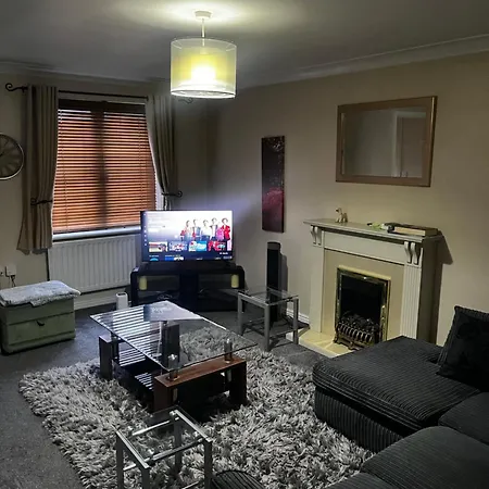 Brades Rise House - 3 Bedroom House With 2 Toilets With A Private Garden Birmingham