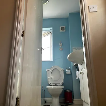Brades Rise House - 3 Bedroom House With 2 Toilets With A Private Garden Apartament